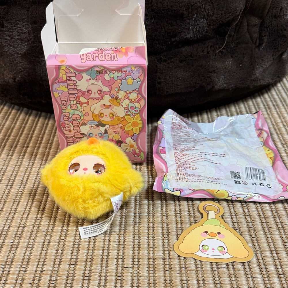 Liila’s Banana Chicken Garden Tea Party Mini